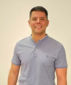 Asdrúbal Ayestarán, instructor del curso de FEA para ingenieros mecánicos